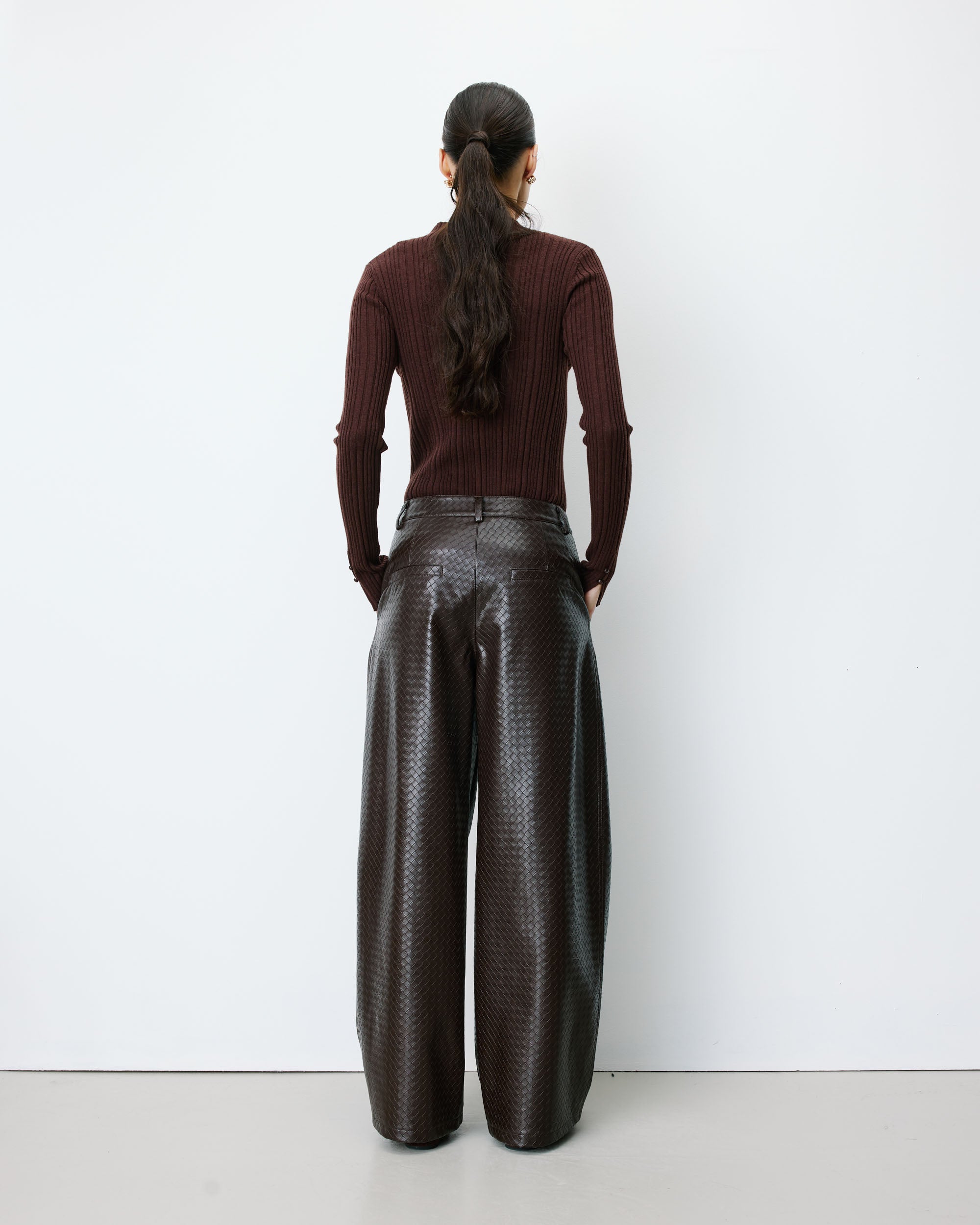 Textured faux-leather barrel pants chocolat Artius
