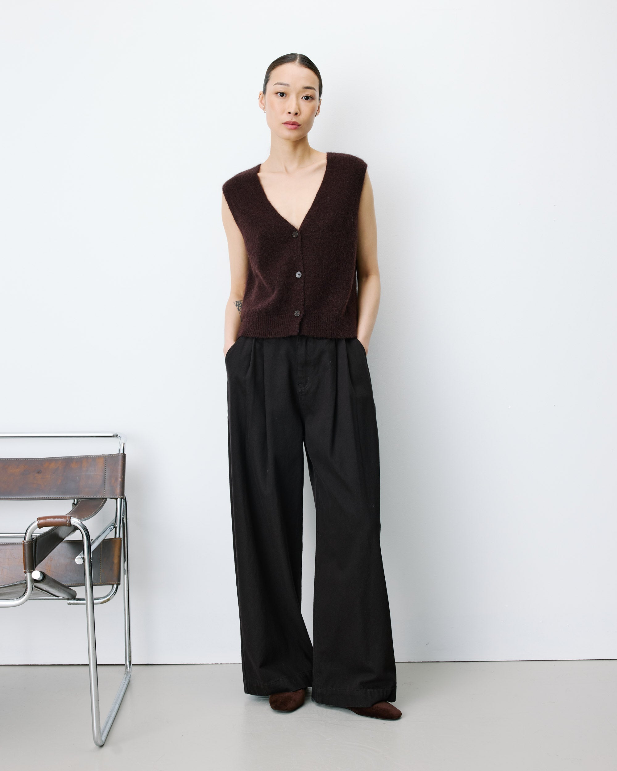 Sleeveless V-neck cardigan chocolat Nars
