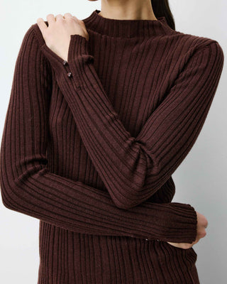 Pull maille fine près du corps col montant chocolat Aloe