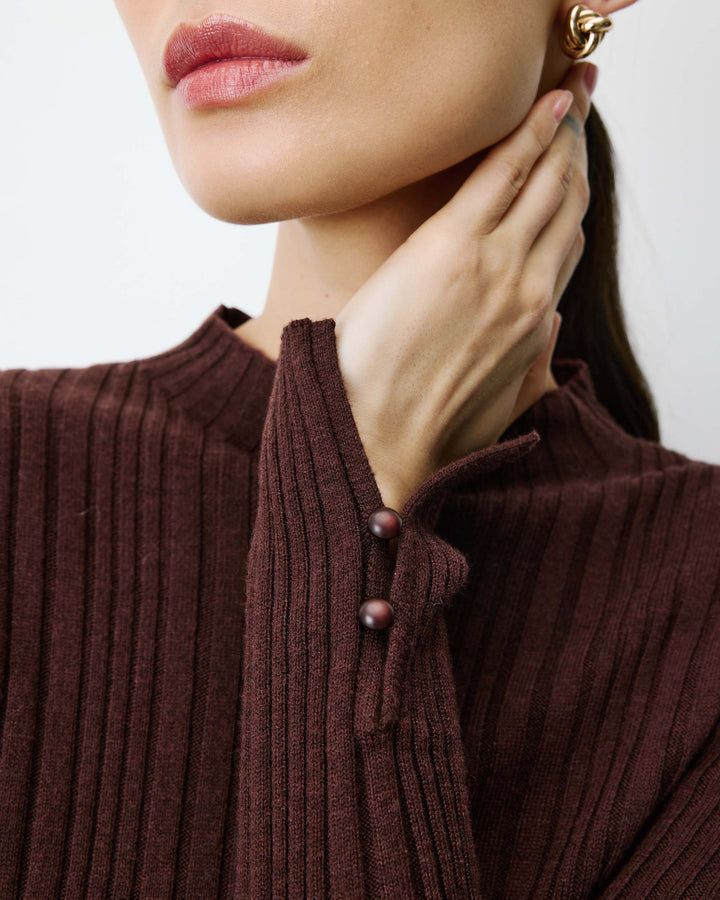Pull maille fine près du corps col montant chocolat Aloe