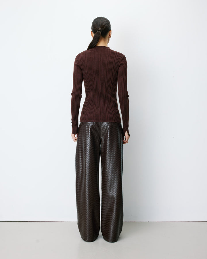 Pull maille fine près du corps col montant chocolat Aloe
