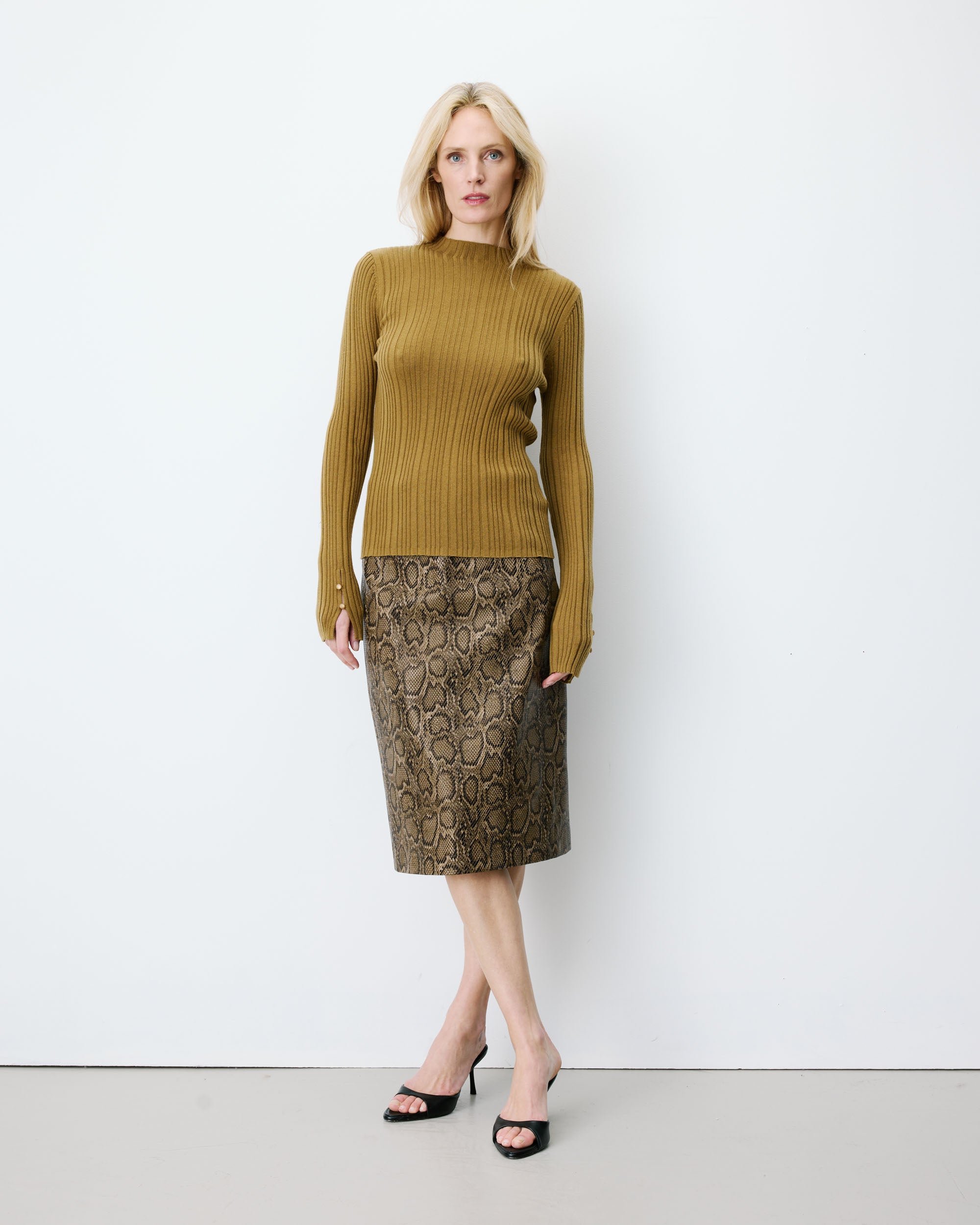 High-neck long-sleeve knit sweater olive Aloe