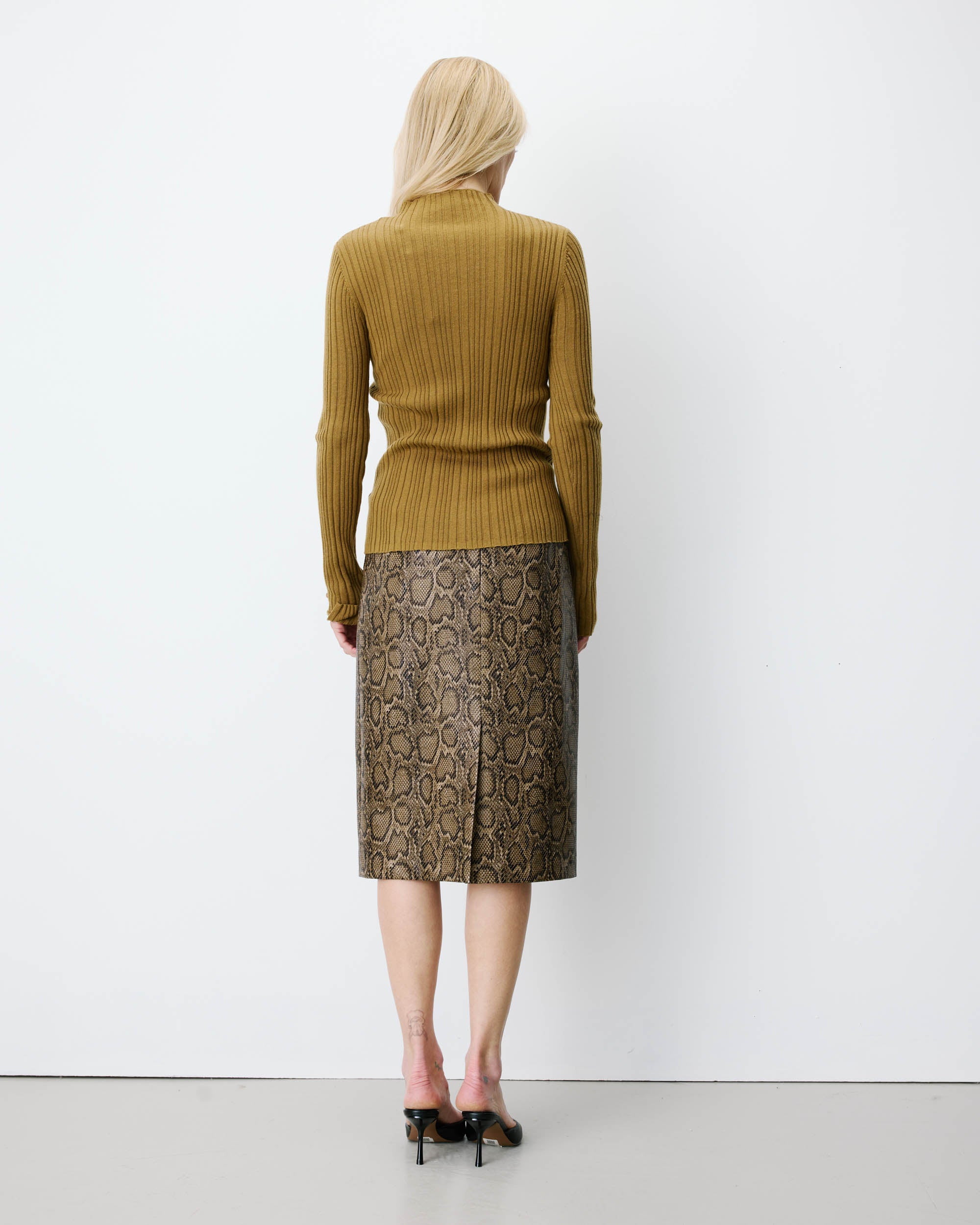High-neck long-sleeve knit sweater olive Aloe