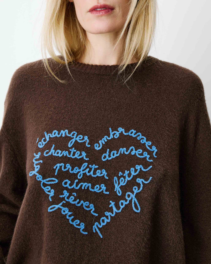 Pull droit col rond à inscription brodée chocolat Aubin