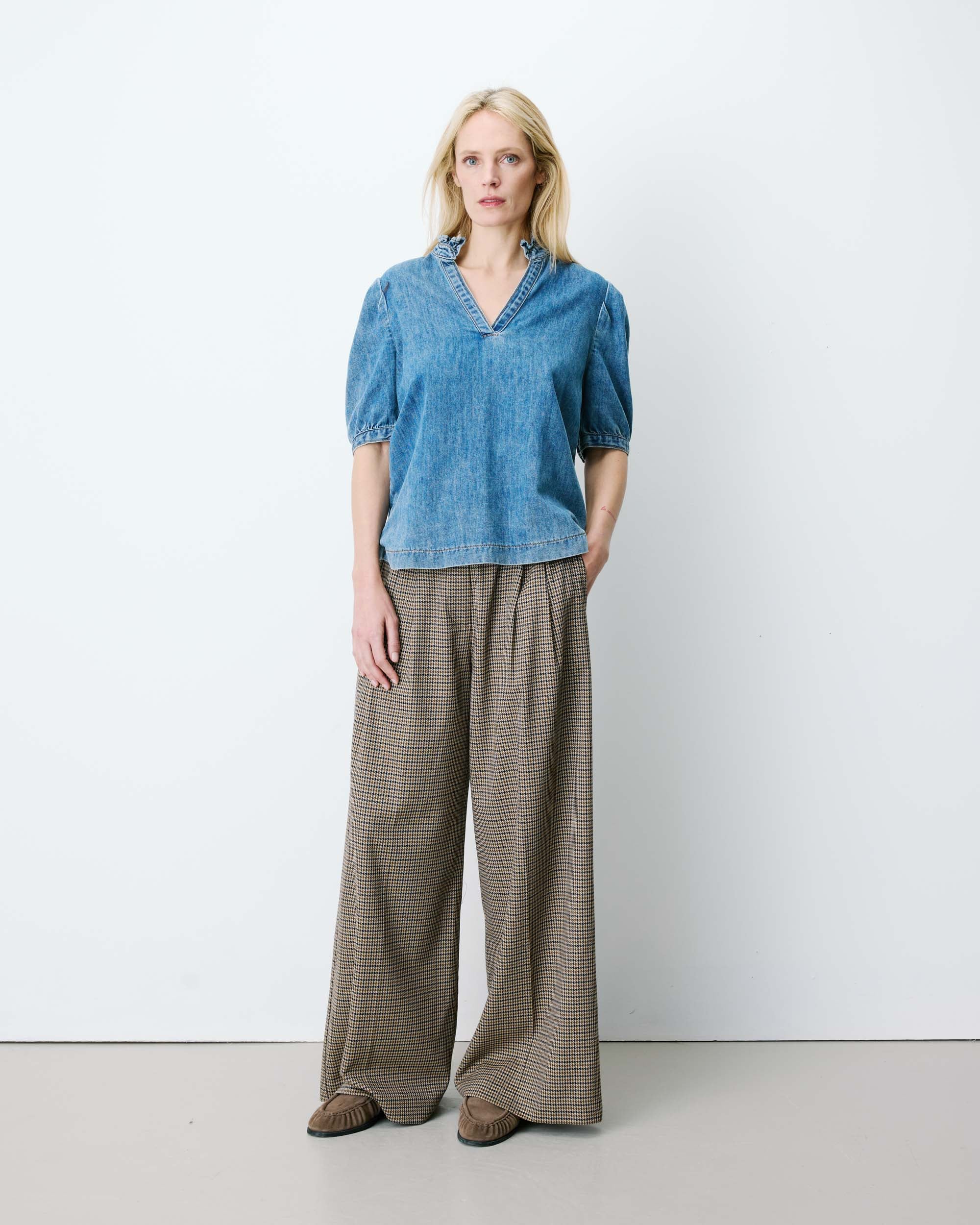 Blouse en denim col V manches bouffantes lightblue Amande