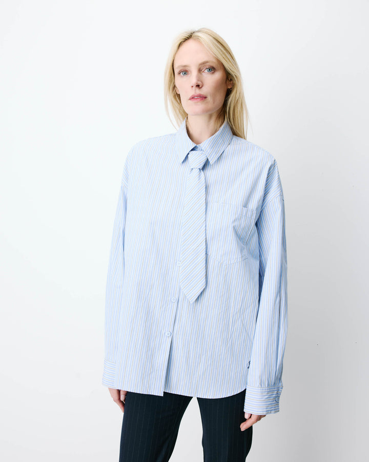 Chemise rayée oversize à cravate amovible ciel Athena