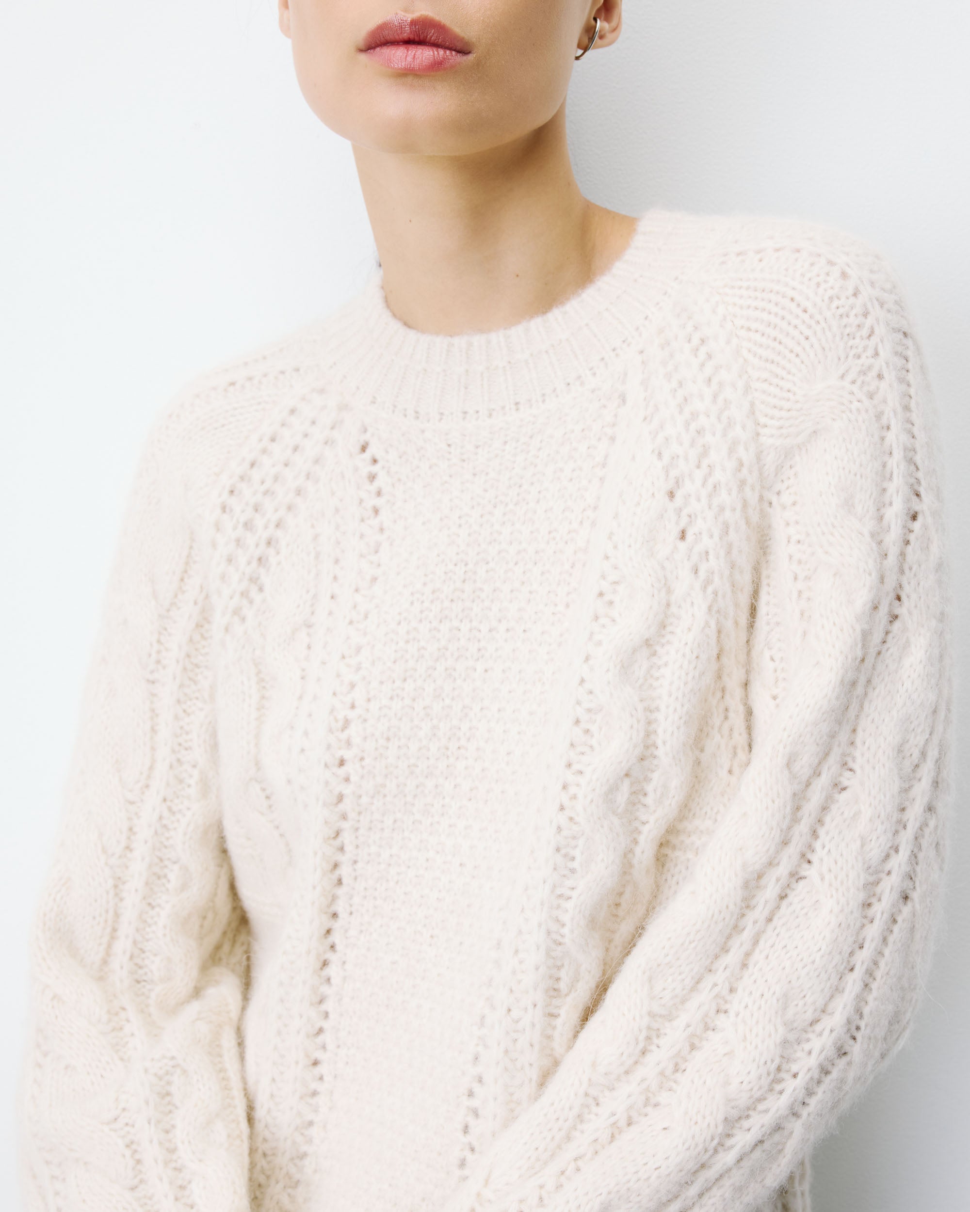Cable-knit crew-neck sweater ecru Amparo
