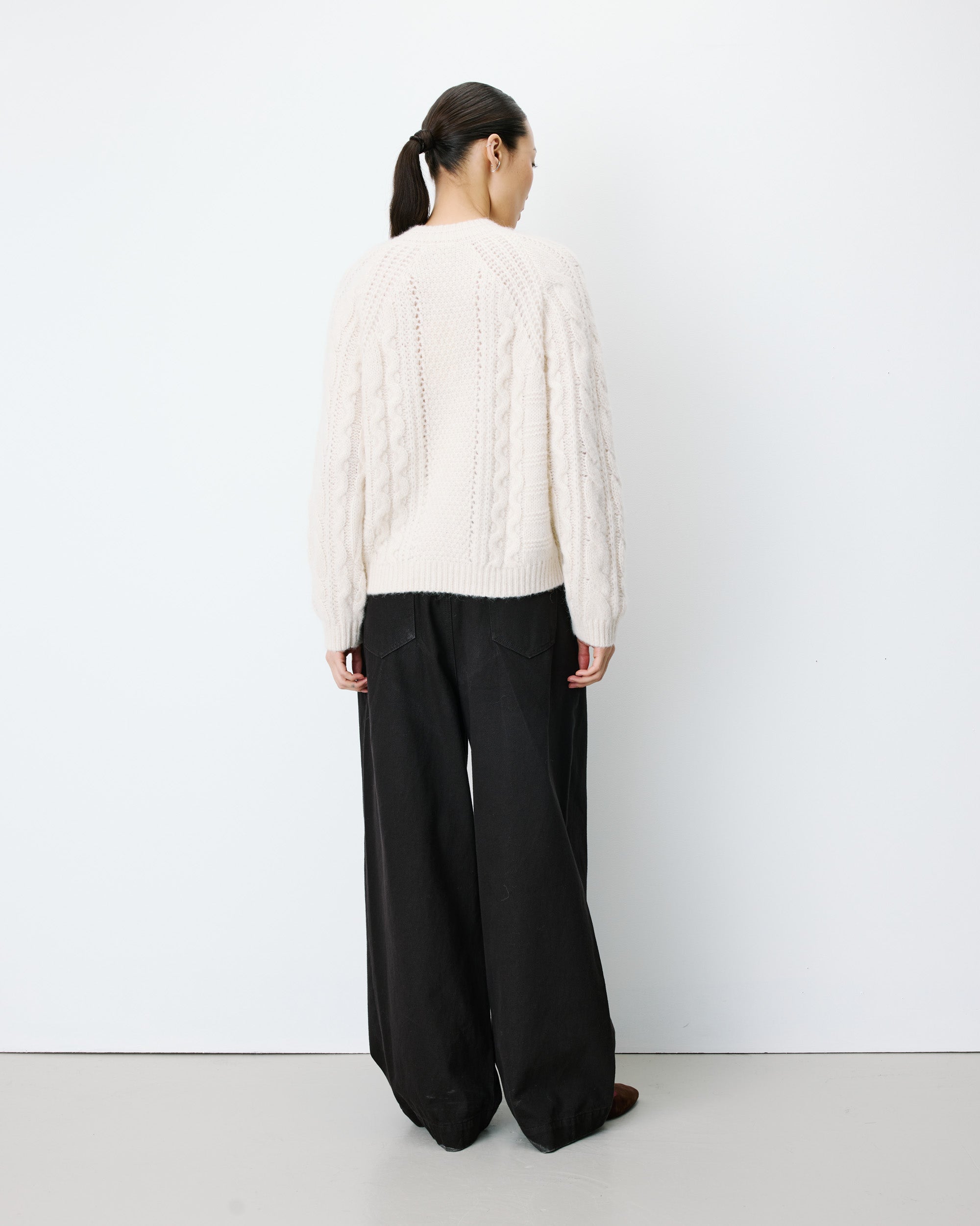 Cable-knit crew-neck sweater ecru Amparo