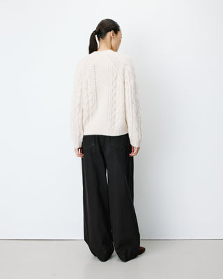 Cable-knit crew-neck sweater ecru Amparo