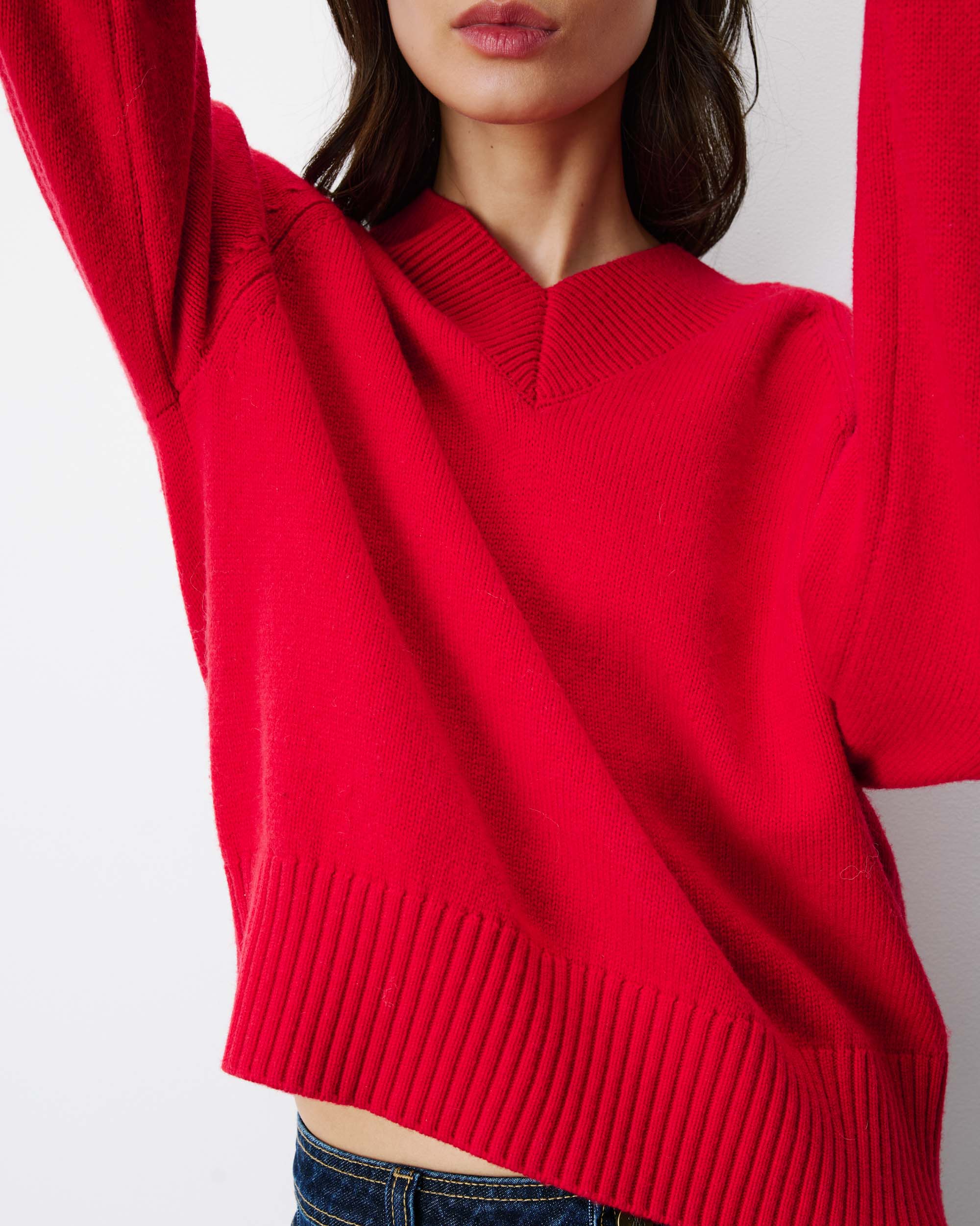 Pull droit col V en maille rouge Alden