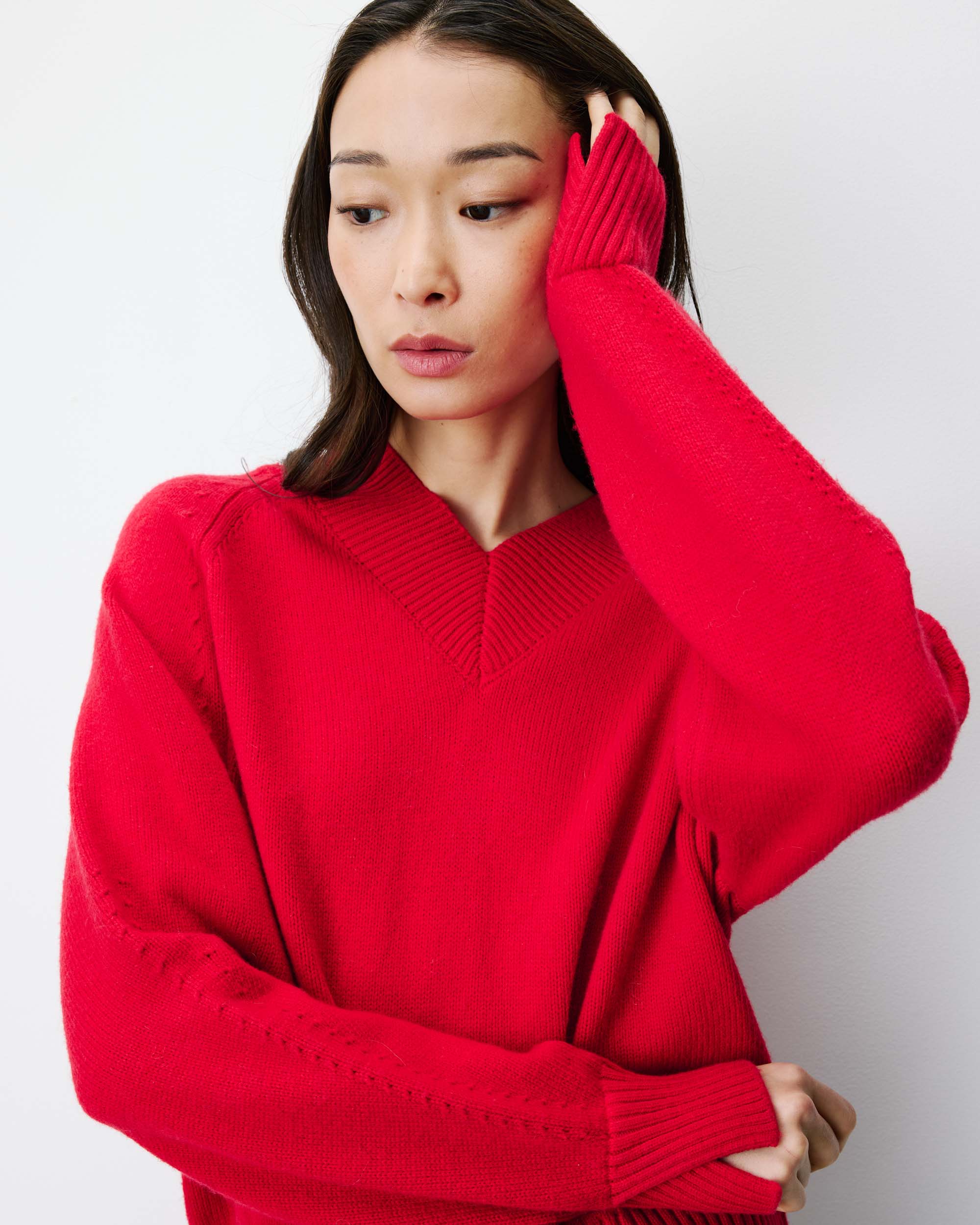 Pull droit col V en maille rouge Alden
