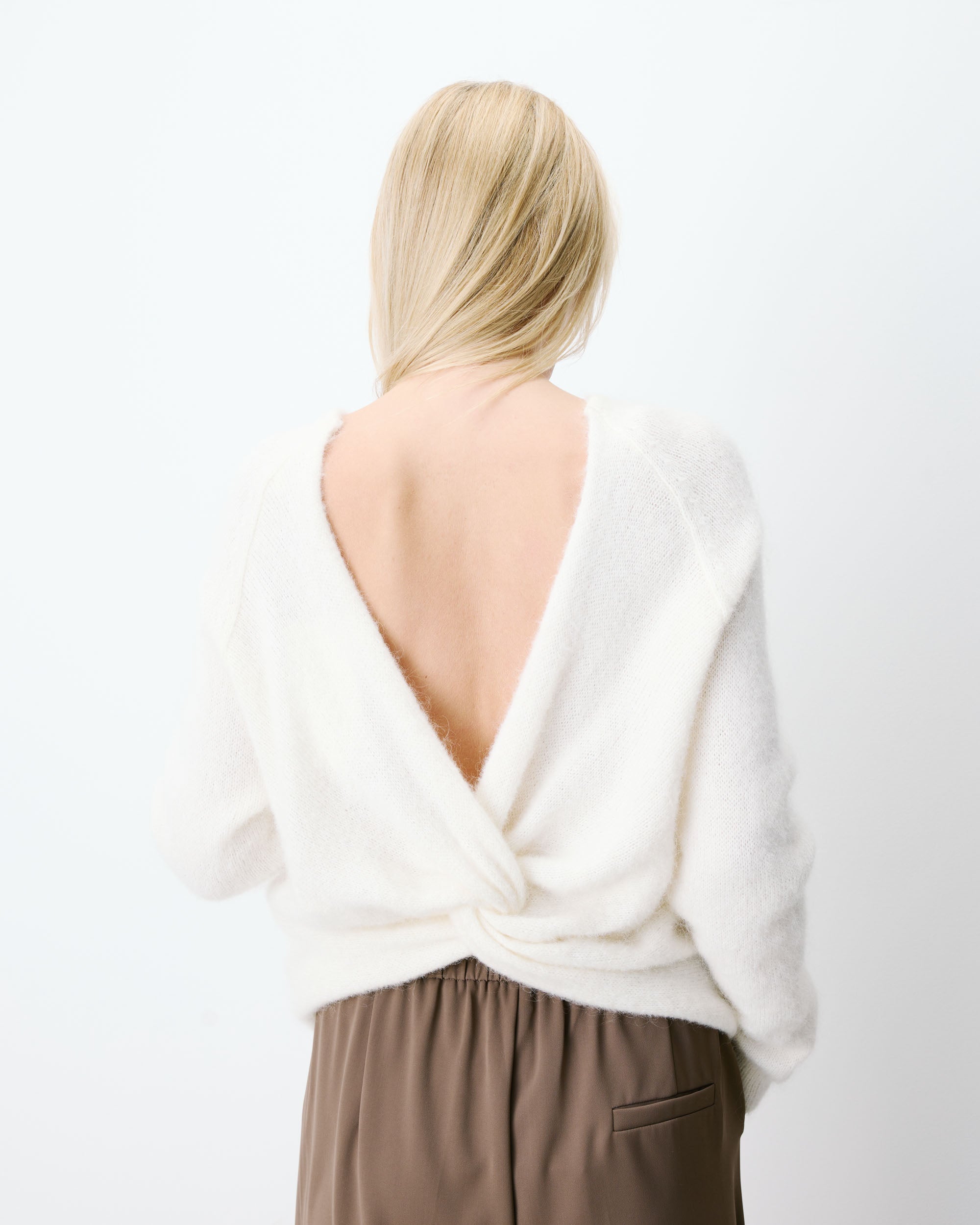 Pull ample en maille dos nu croisé ivoire Anthemis