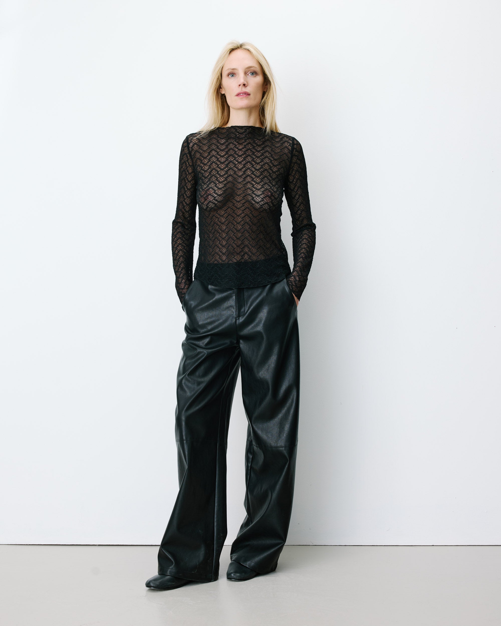Top en dentelle transparente manches longues noir Aube