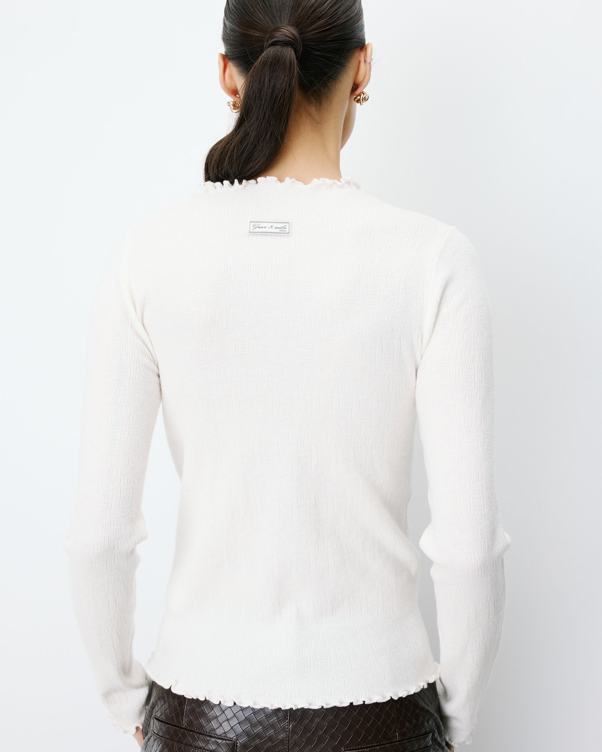 Pull ajusté en maille fine col montant ivoire Alino