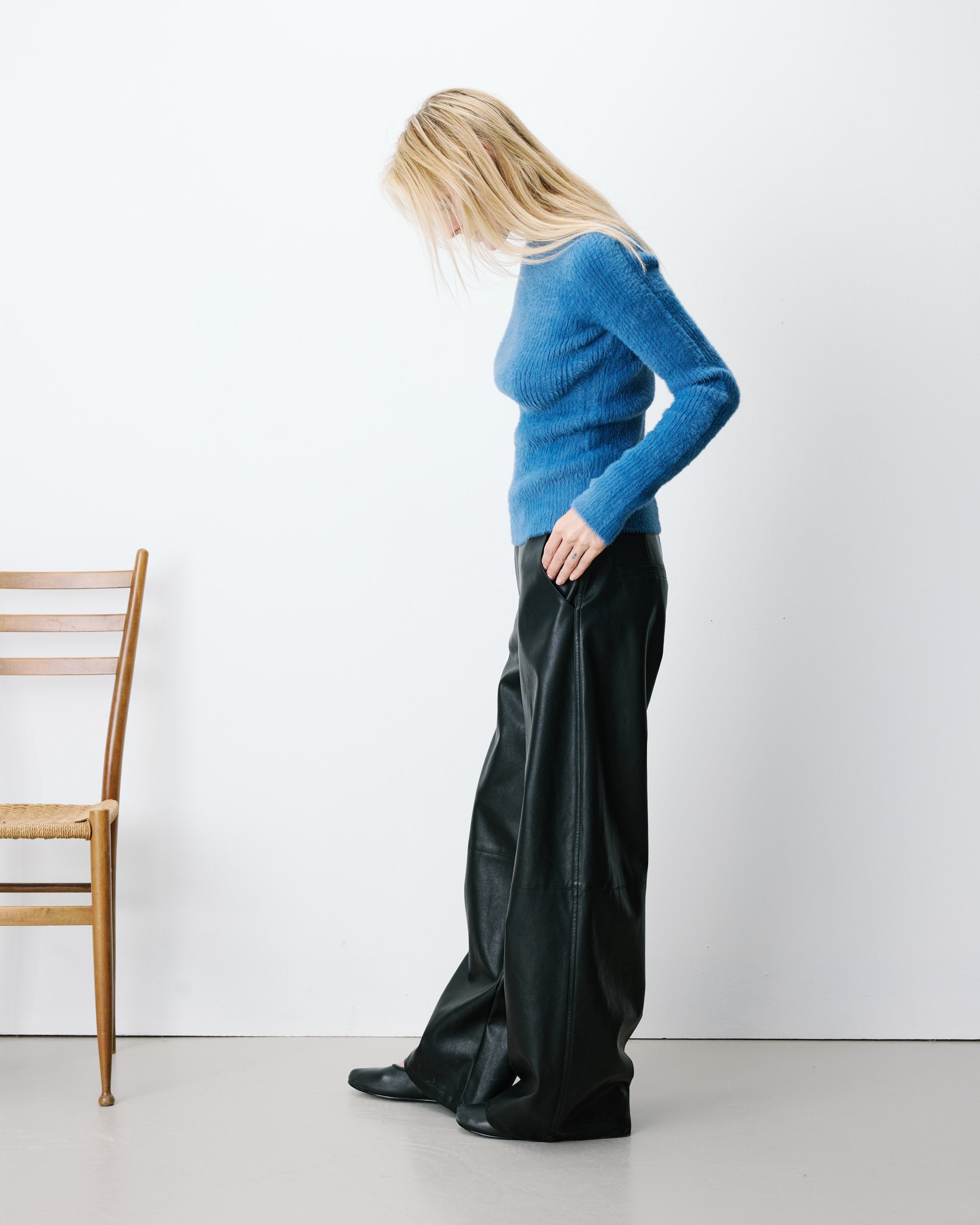 Pull doux près du corps col rond bleuet Auryn