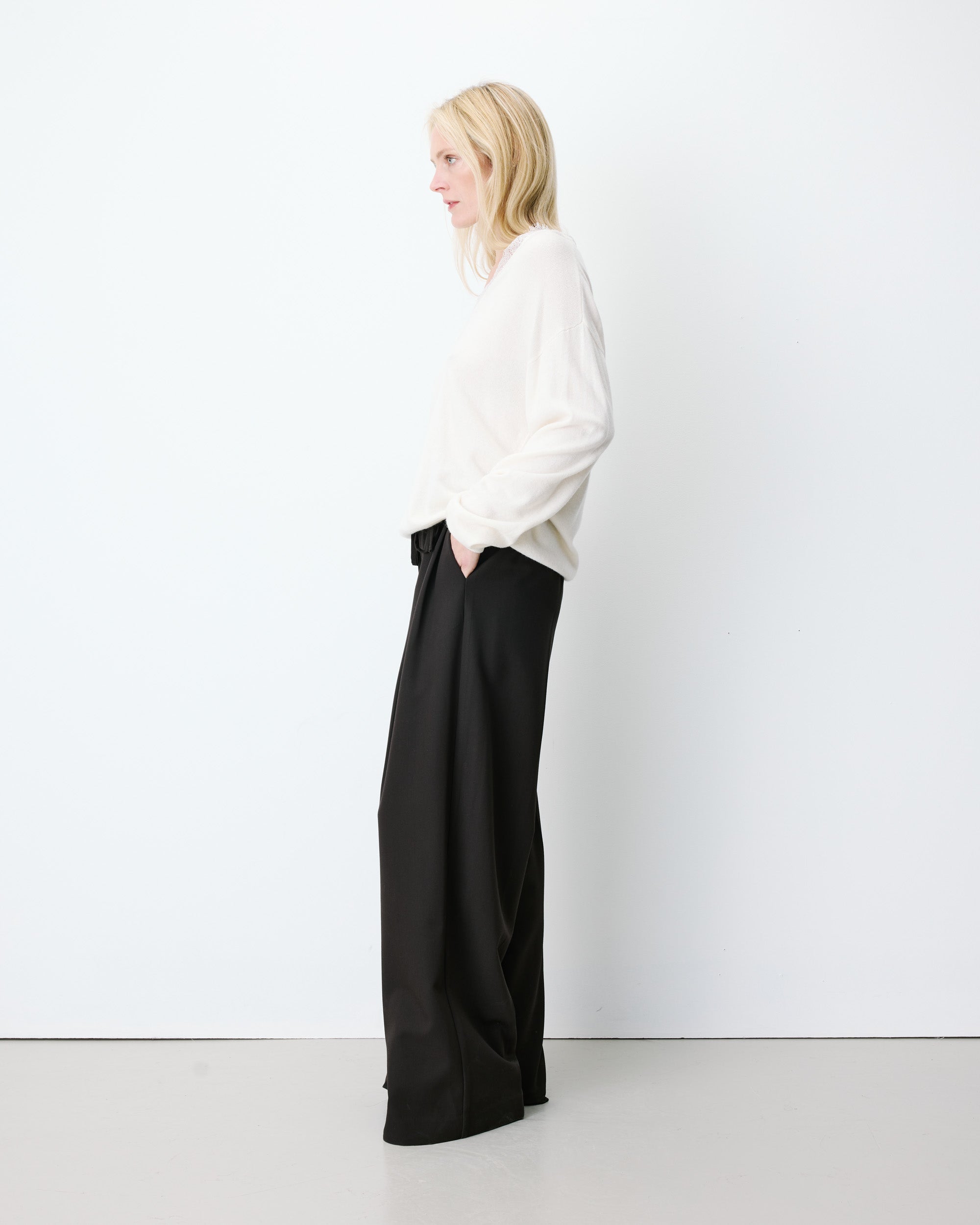 Knit sweater with lace V-neck ecru Augustin