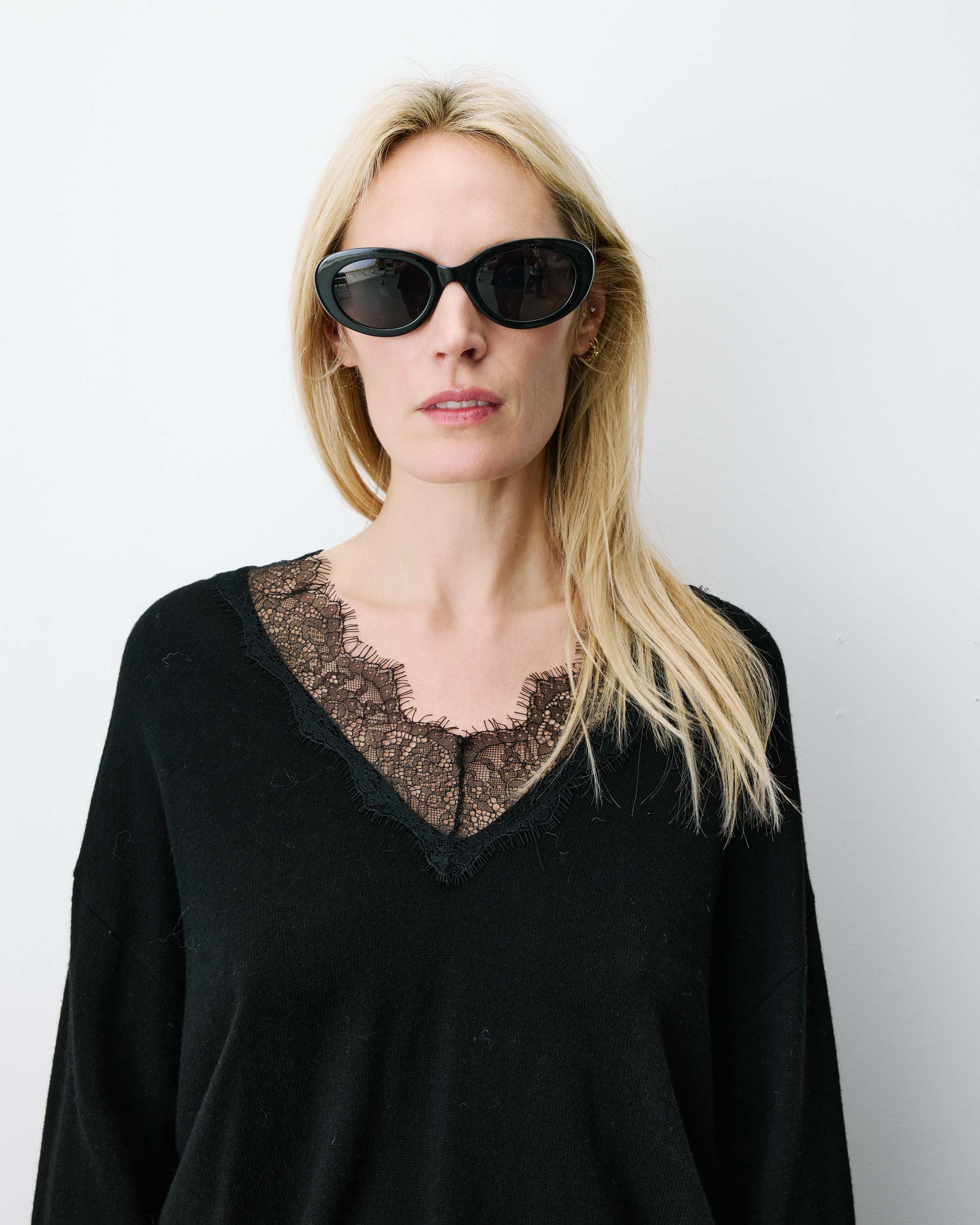 Knit sweater with lace V-neck noir Augustin