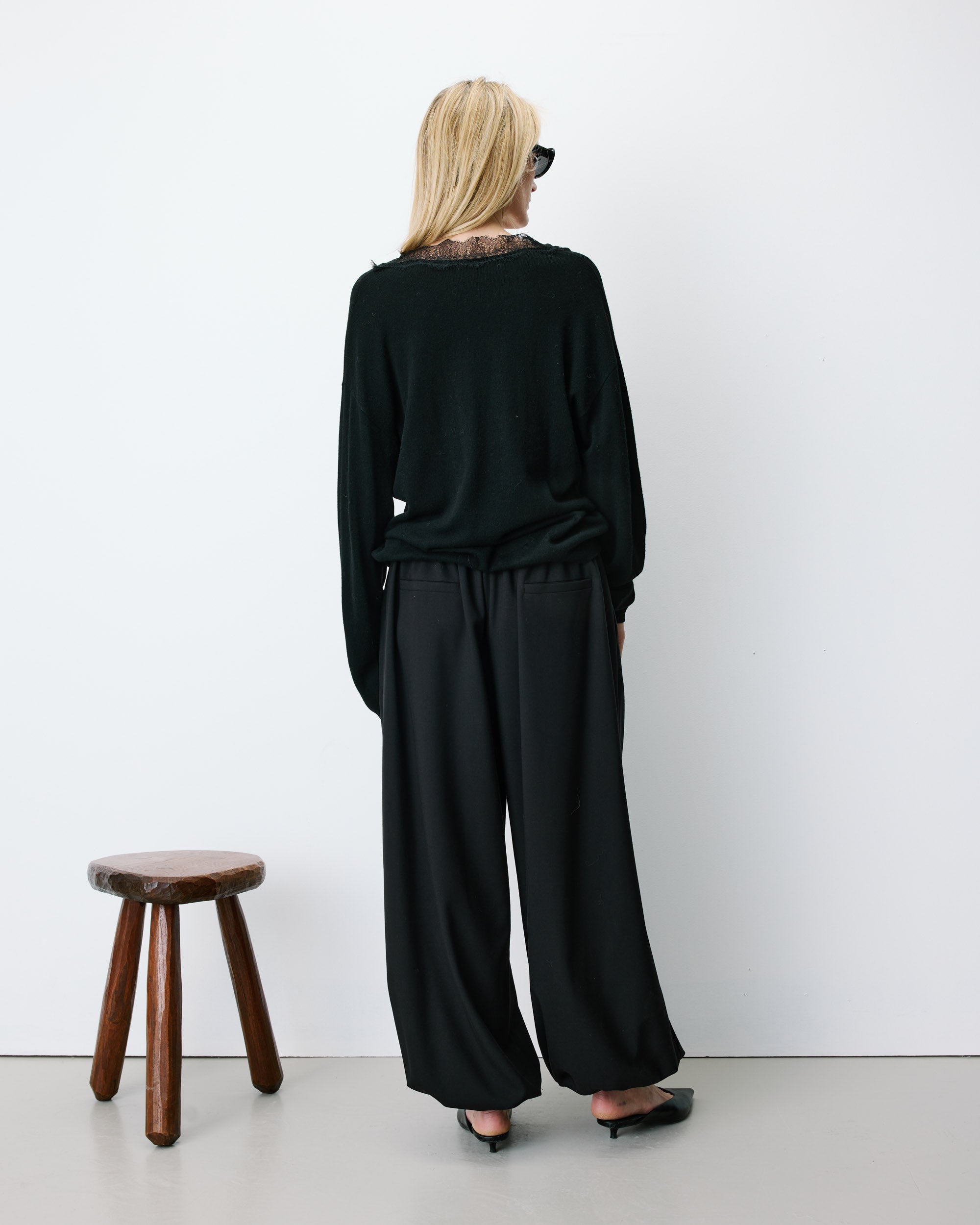 Knit sweater with lace V-neck noir Augustin