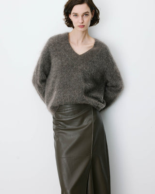 Pull large doux en mohair mélangé col V taupe Adorable