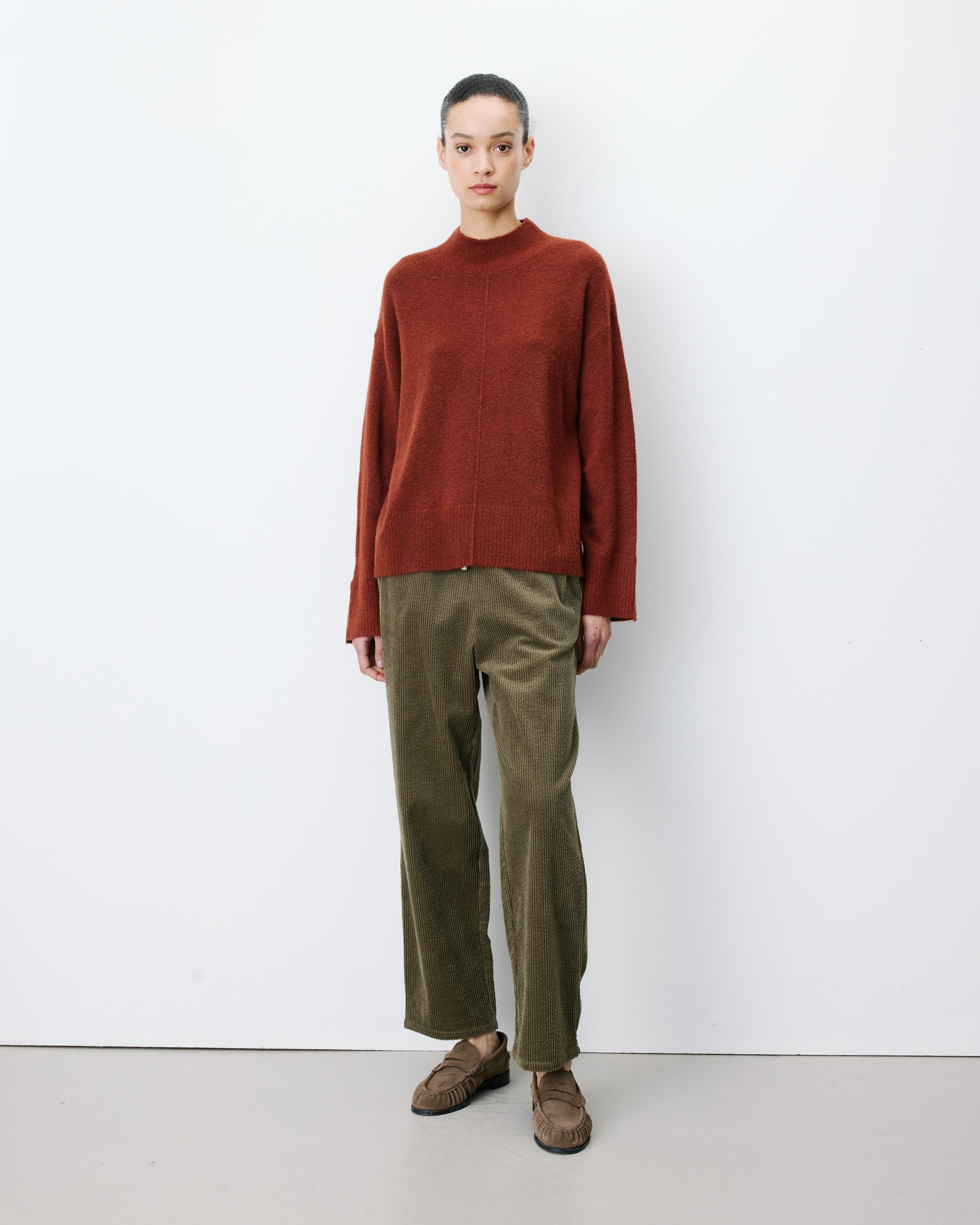 Pull large en maille jersey col montant terracotta Adelice