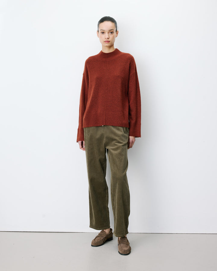 Pull large en maille jersey col montant terracotta Adelice