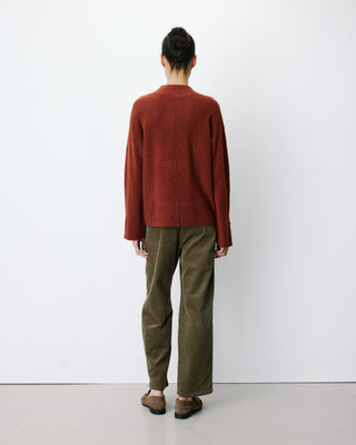 Pull large en maille jersey col montant terracotta Adelice