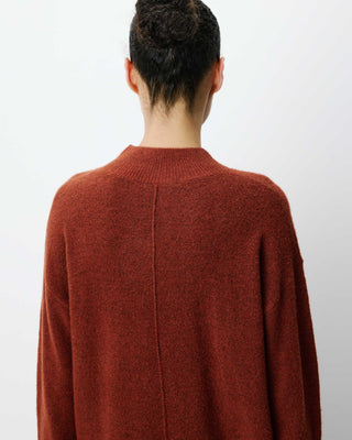 Pull large en maille jersey col montant terracotta Adelice