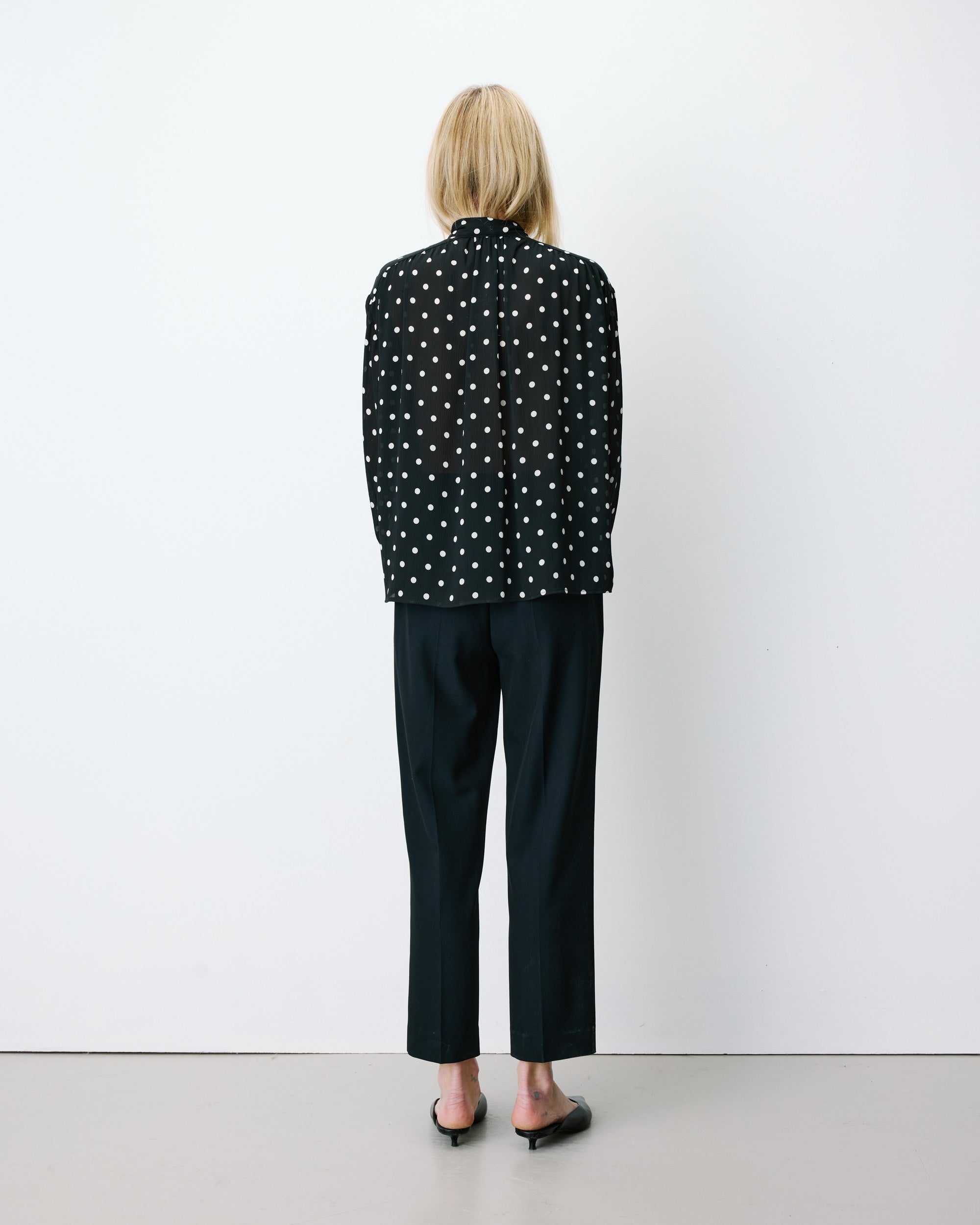Blusa de manga larga con lazo pois Angelica