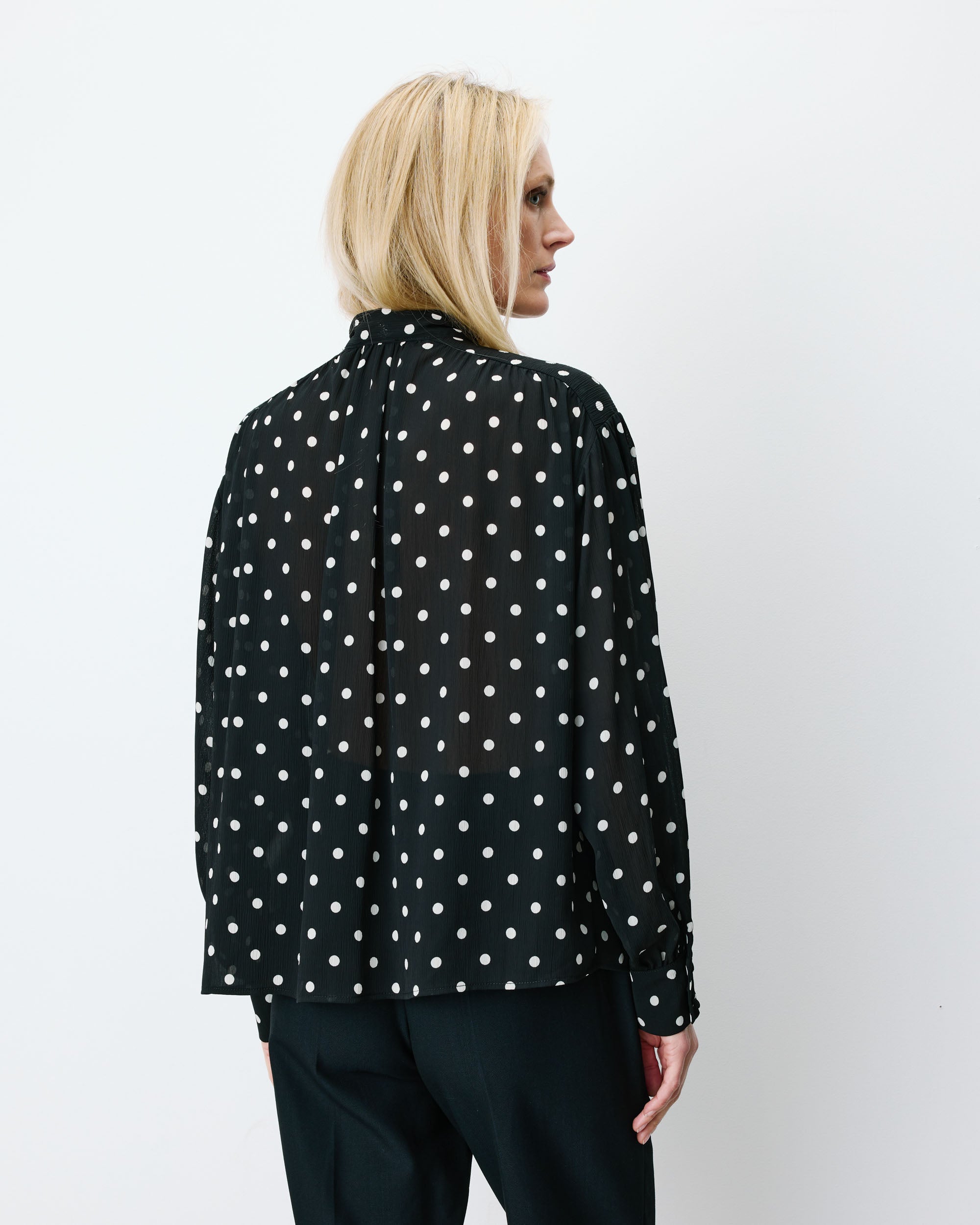 Blusa de manga larga con lazo pois Angelica
