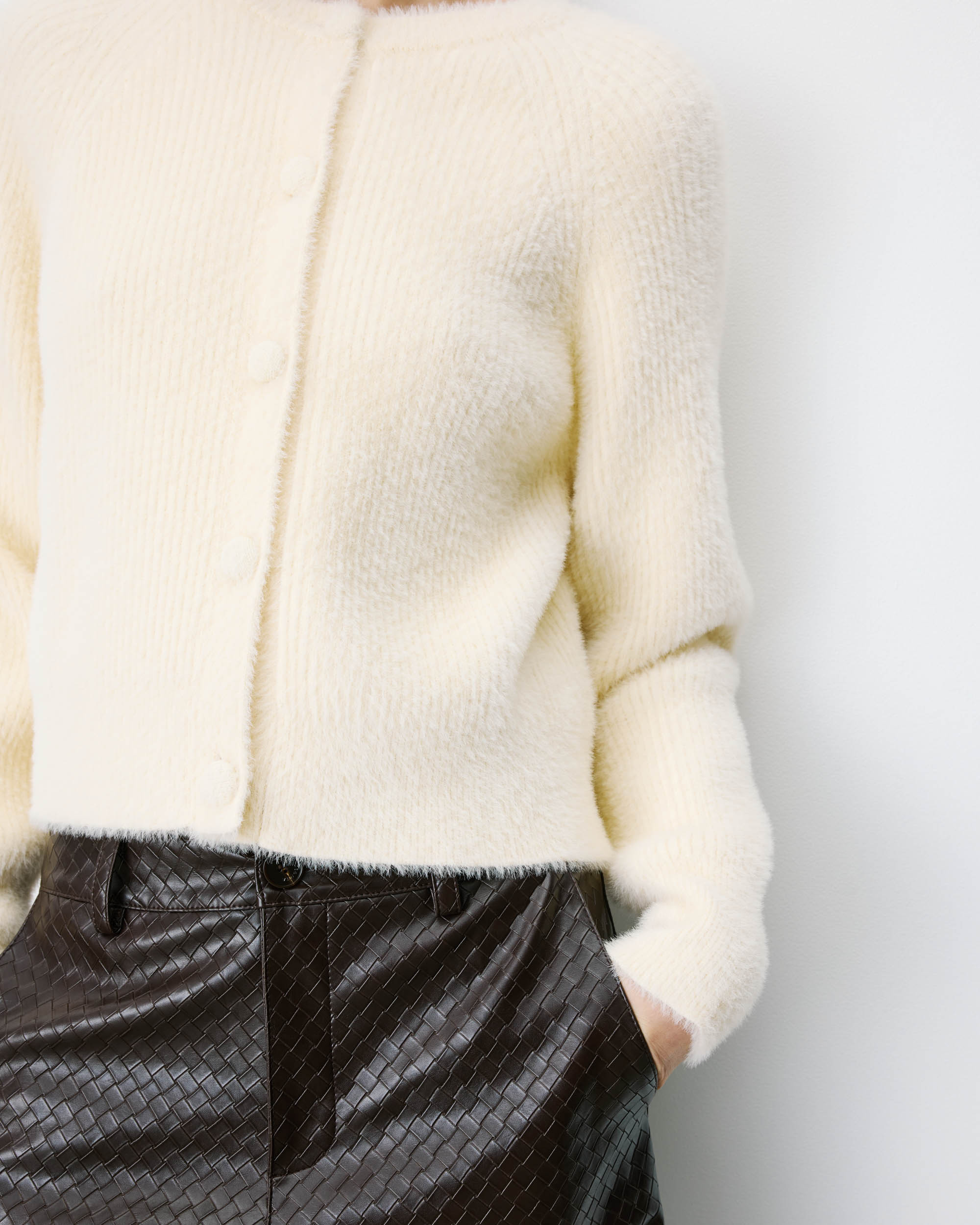 Cardigan doux col rond boutonné vanille Aleron