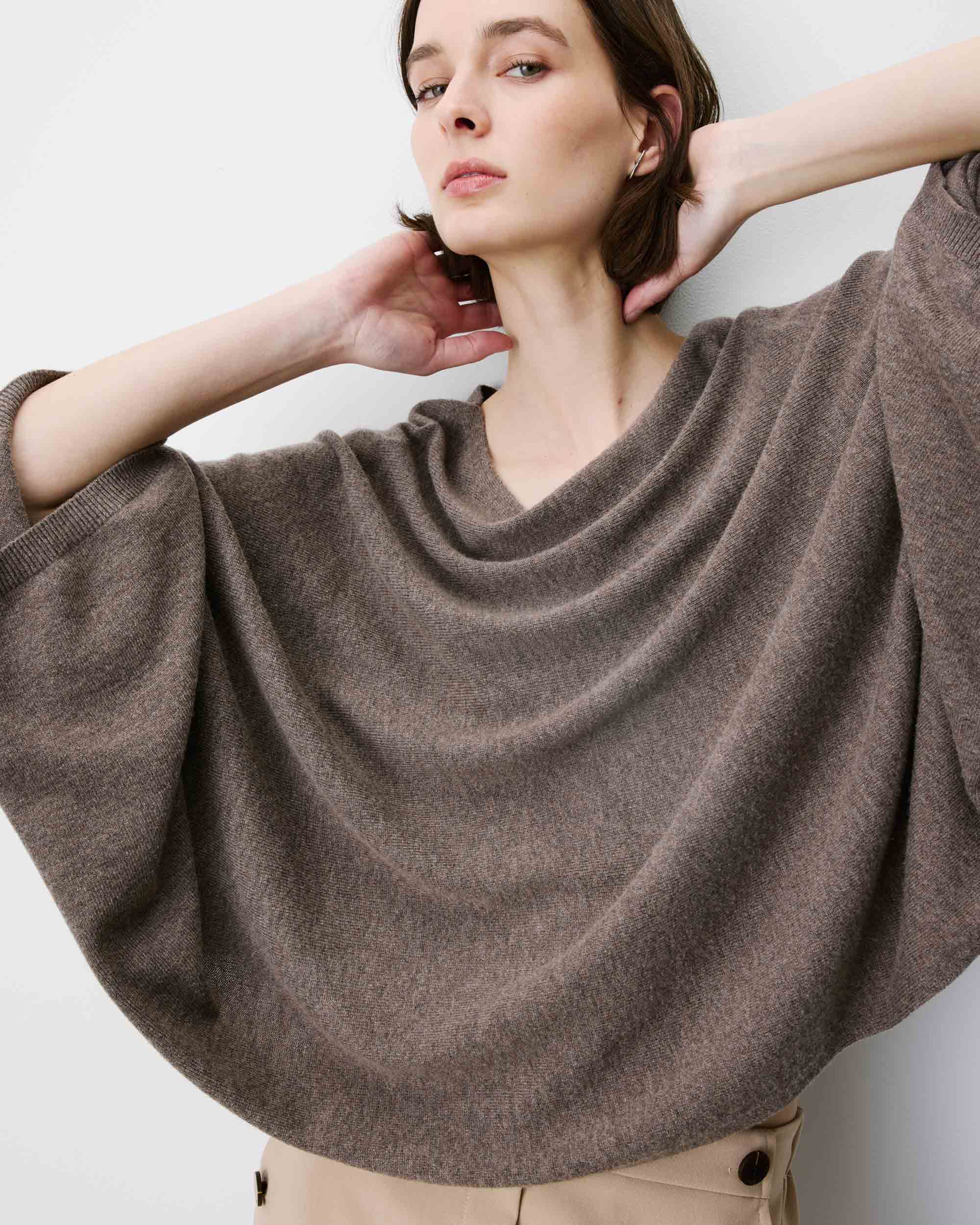 Jersey poncho cuello barco taupe Adela