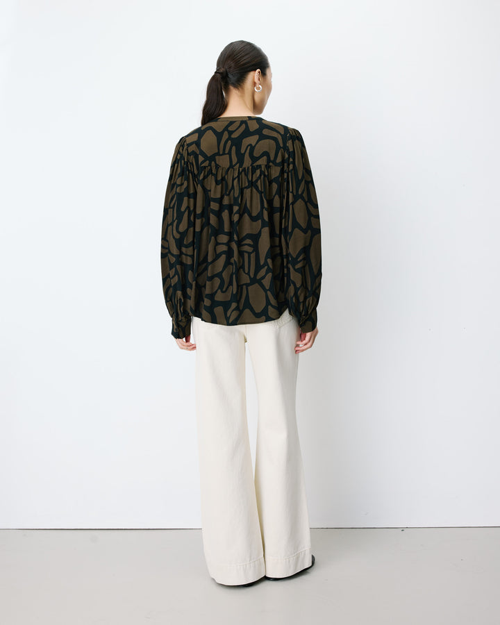 Blouse col V à imprimé géométrique kaki Ambrine