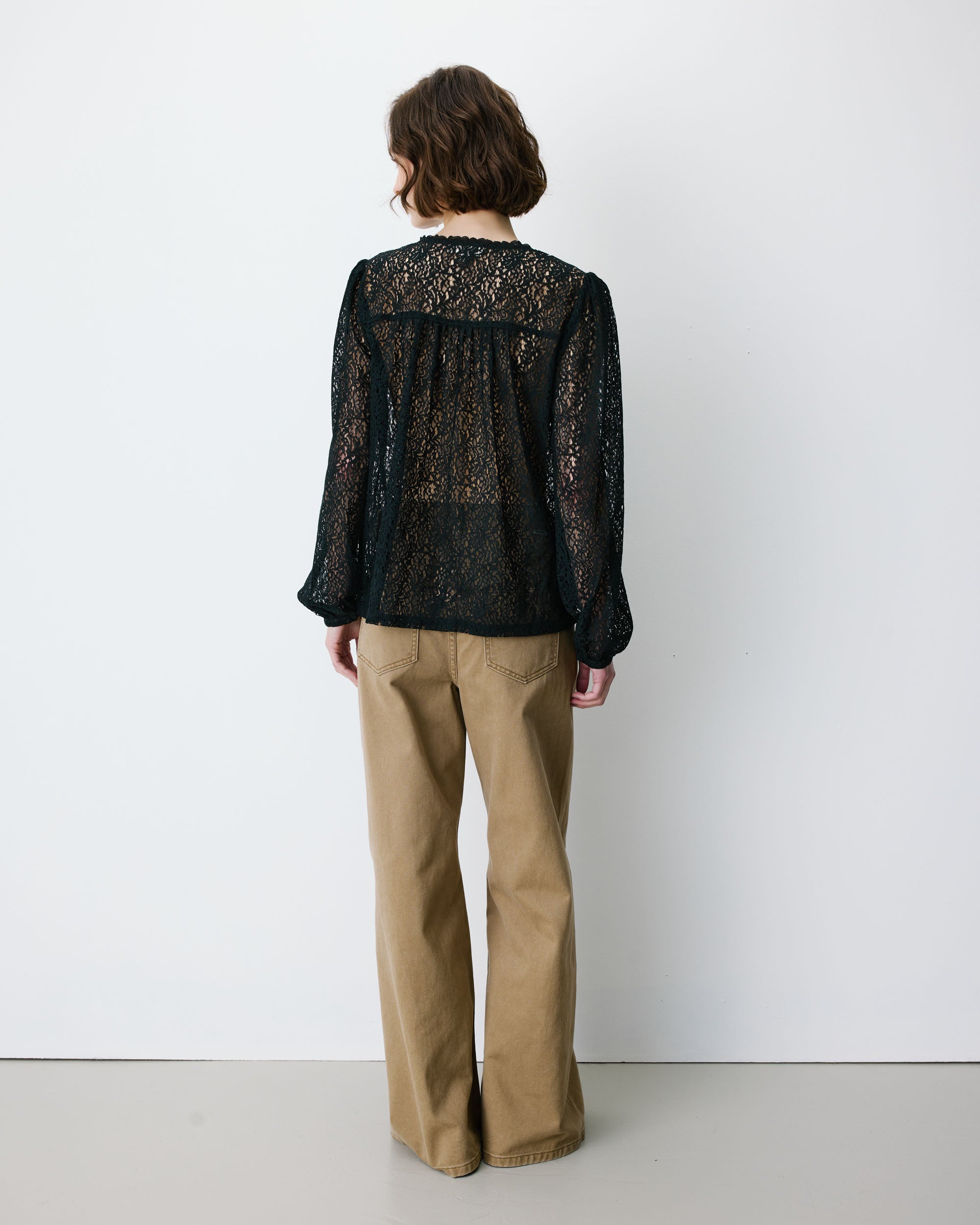 Blouse en dentelle col V manches longues noir Aurora