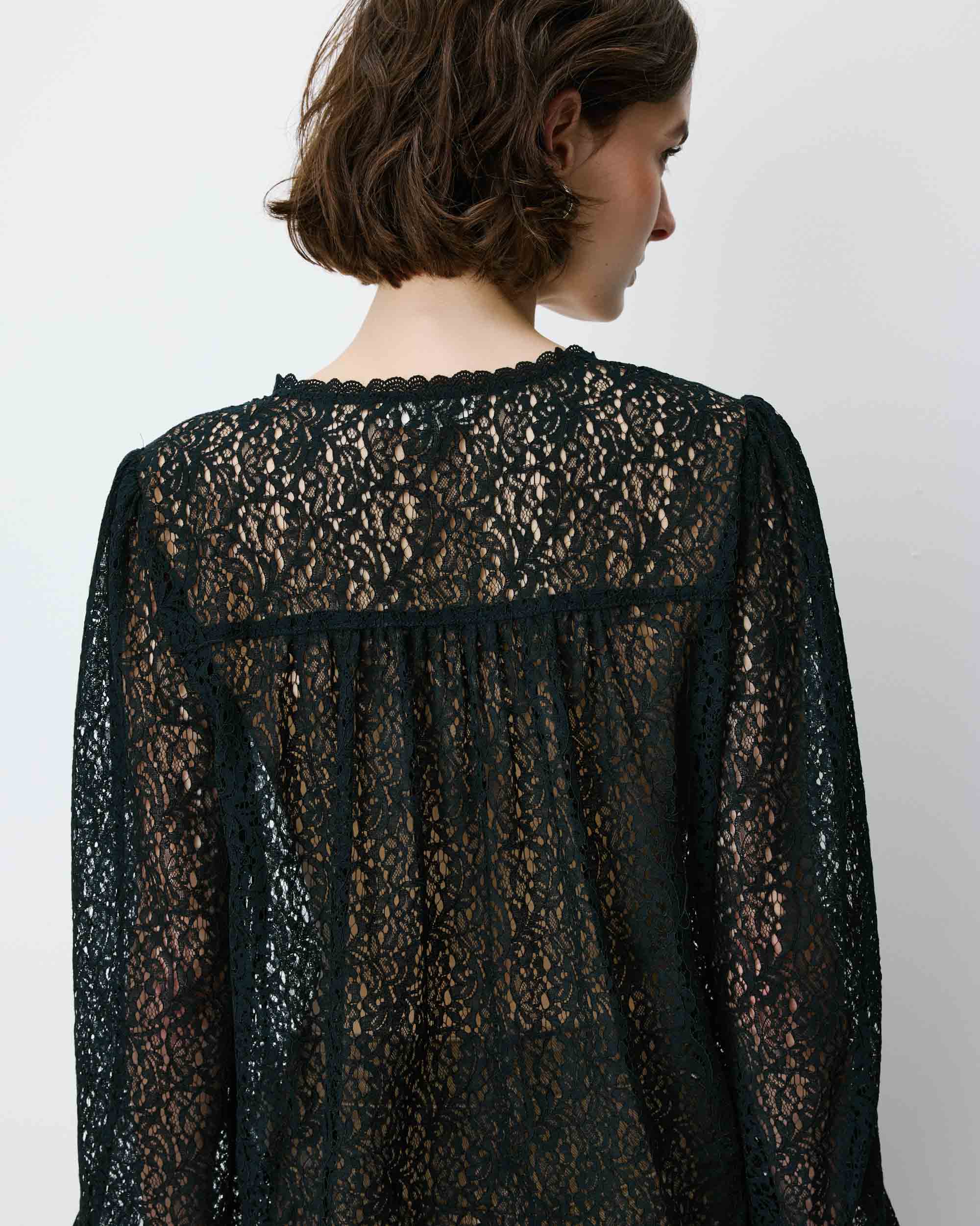 Blouse en dentelle col V manches longues noir Aurora