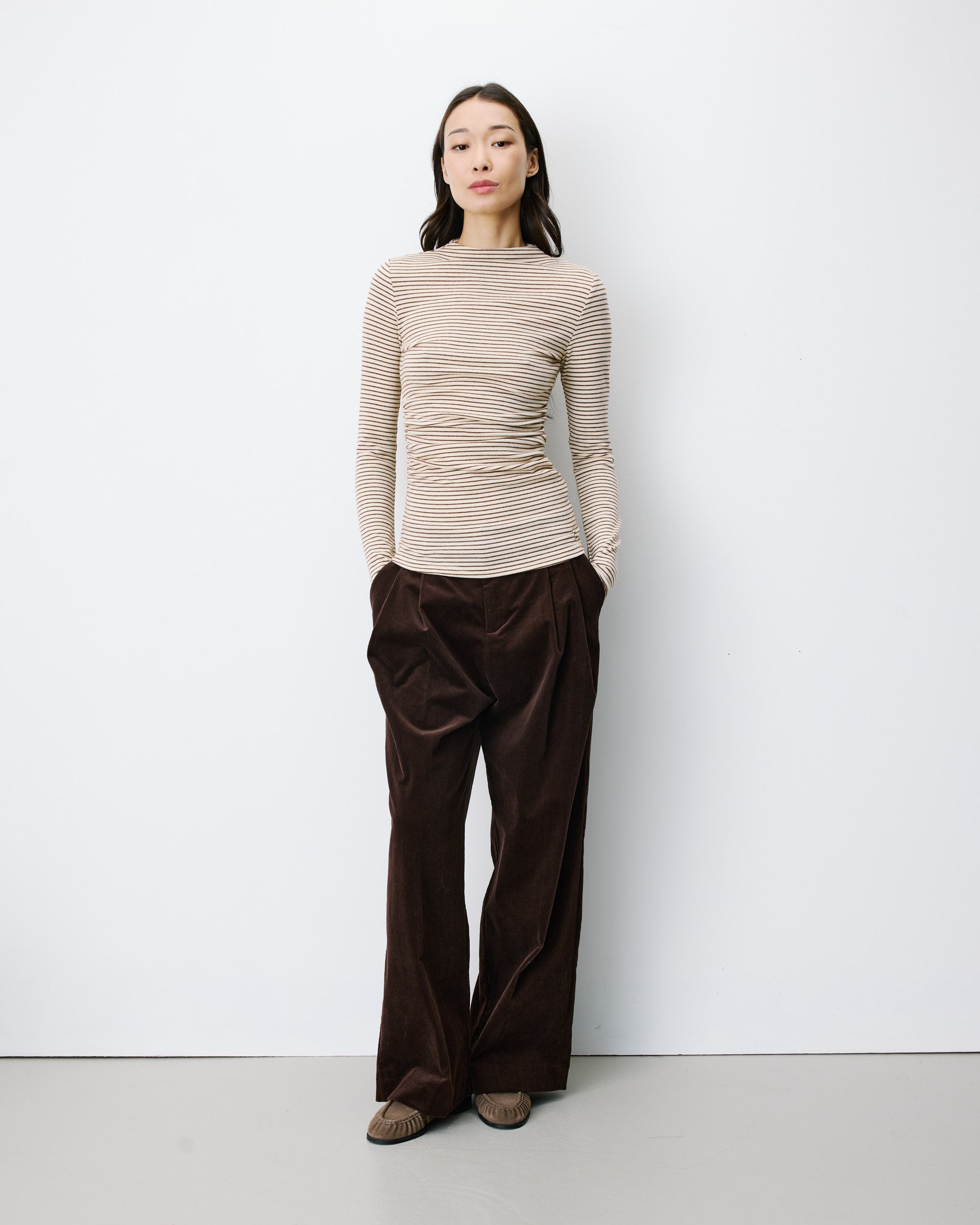 Top a rayas con cintura fruncida sable Aralee