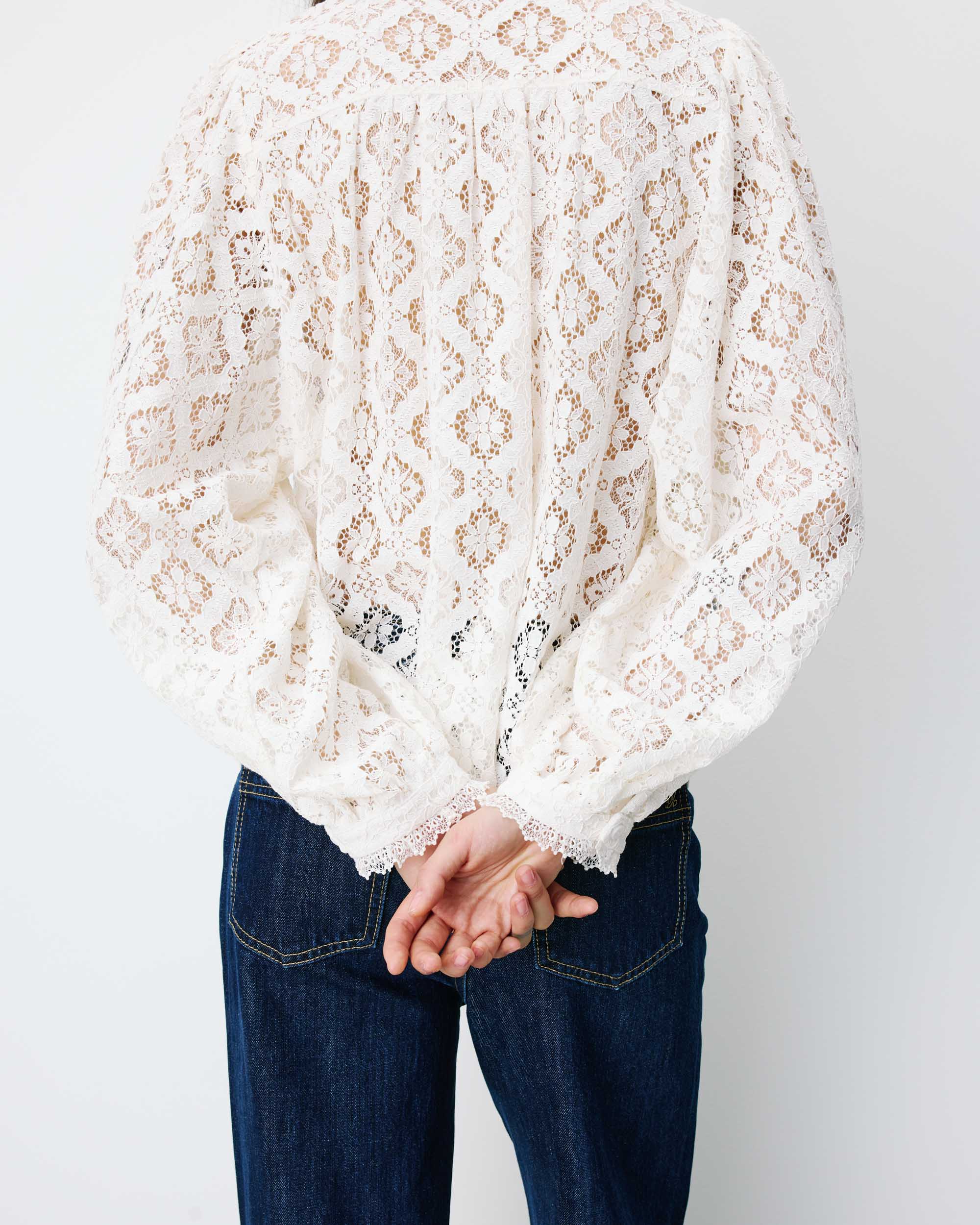 Blouse ample en dentelle boutonnée ivoire Anita