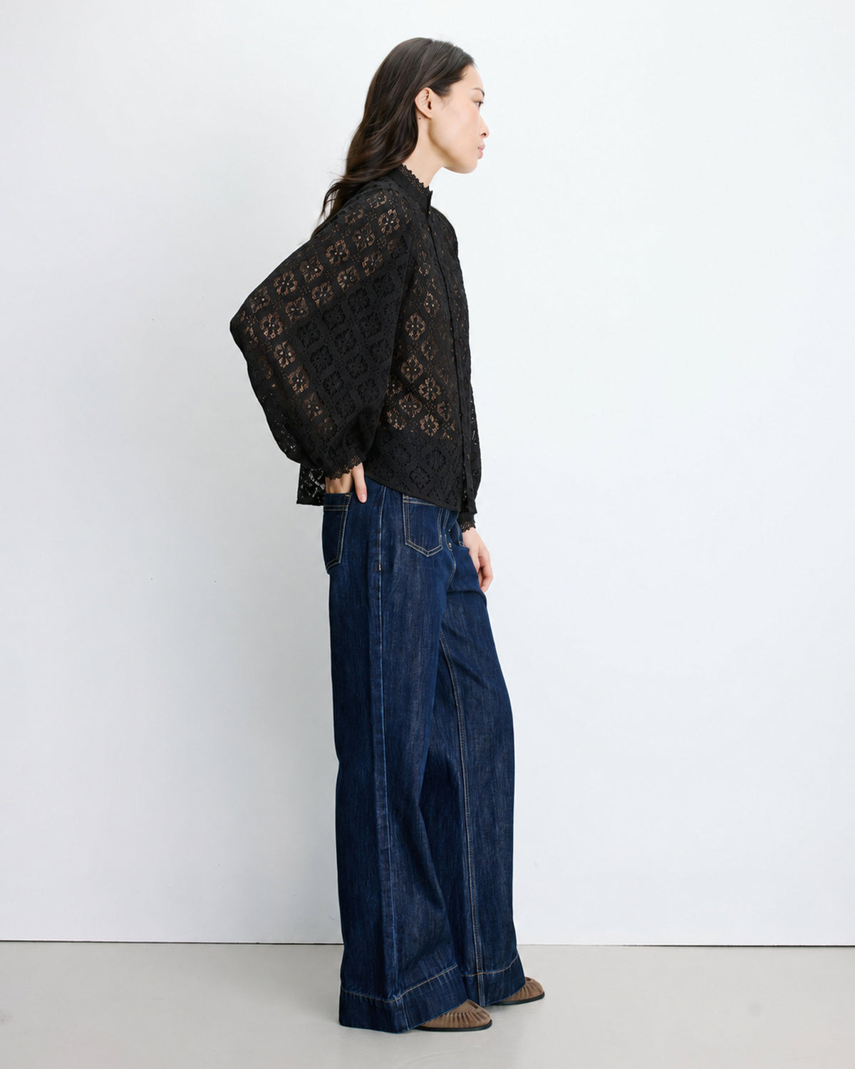 Blusa de encaje con botones noir Anita