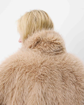 Abrigo de pelo sintético cruzado beige Amy