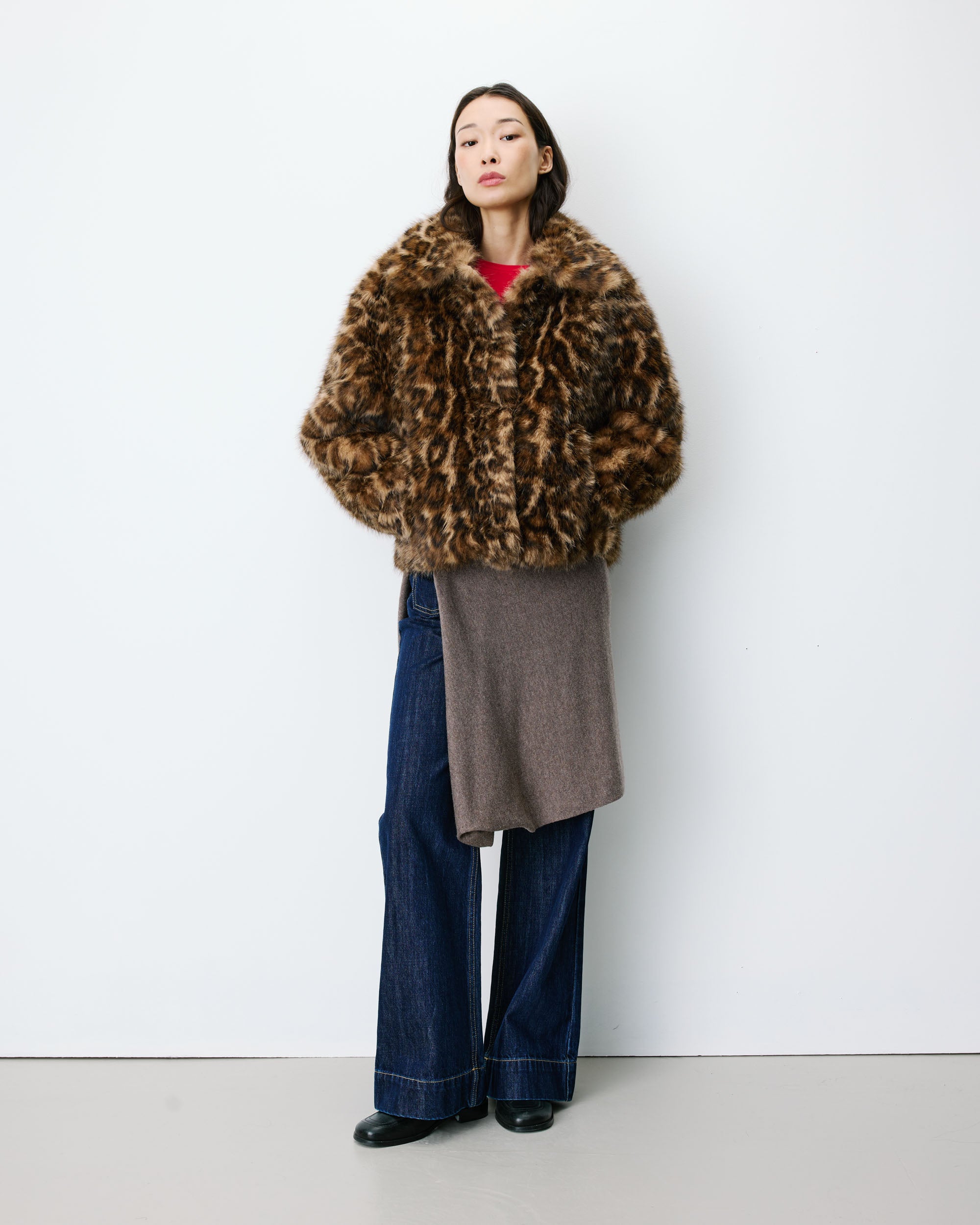 Manteau fausse fourrure court à motif leo Alva