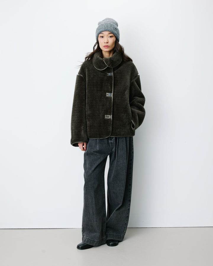 Manteau en fausse fourrure oversize boutonné kaki Amelio