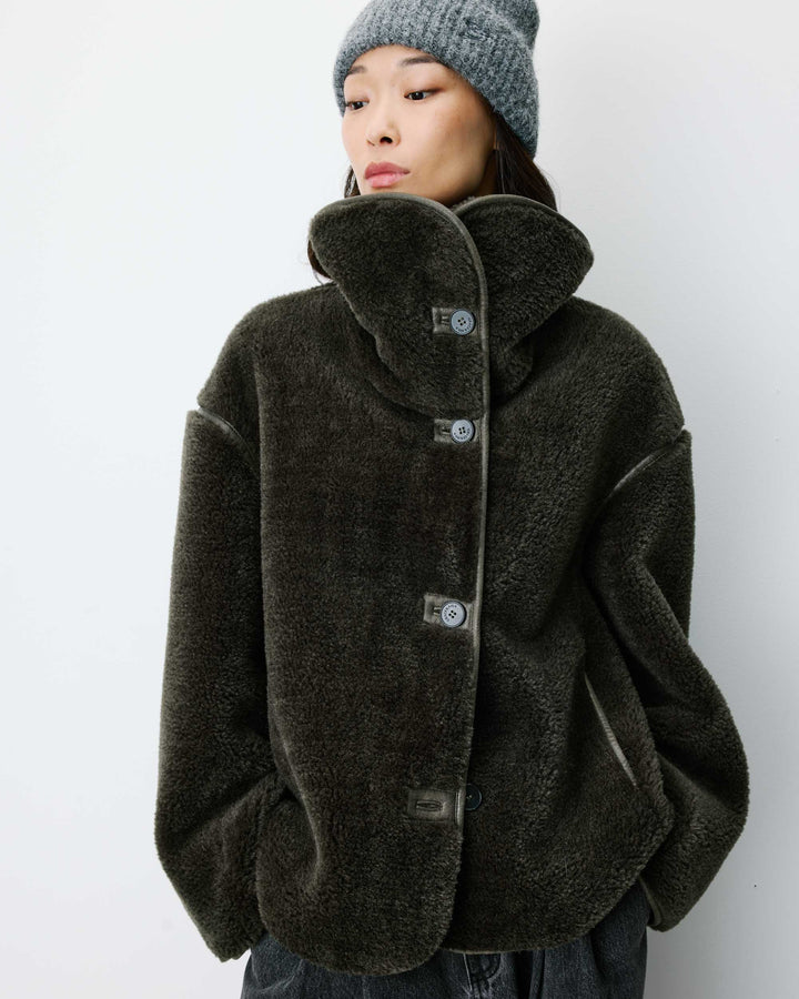 Manteau en fausse fourrure oversize boutonné kaki Amelio