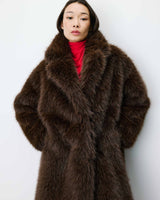 Manteau long oversize en fausse fourrure chocolat Alara