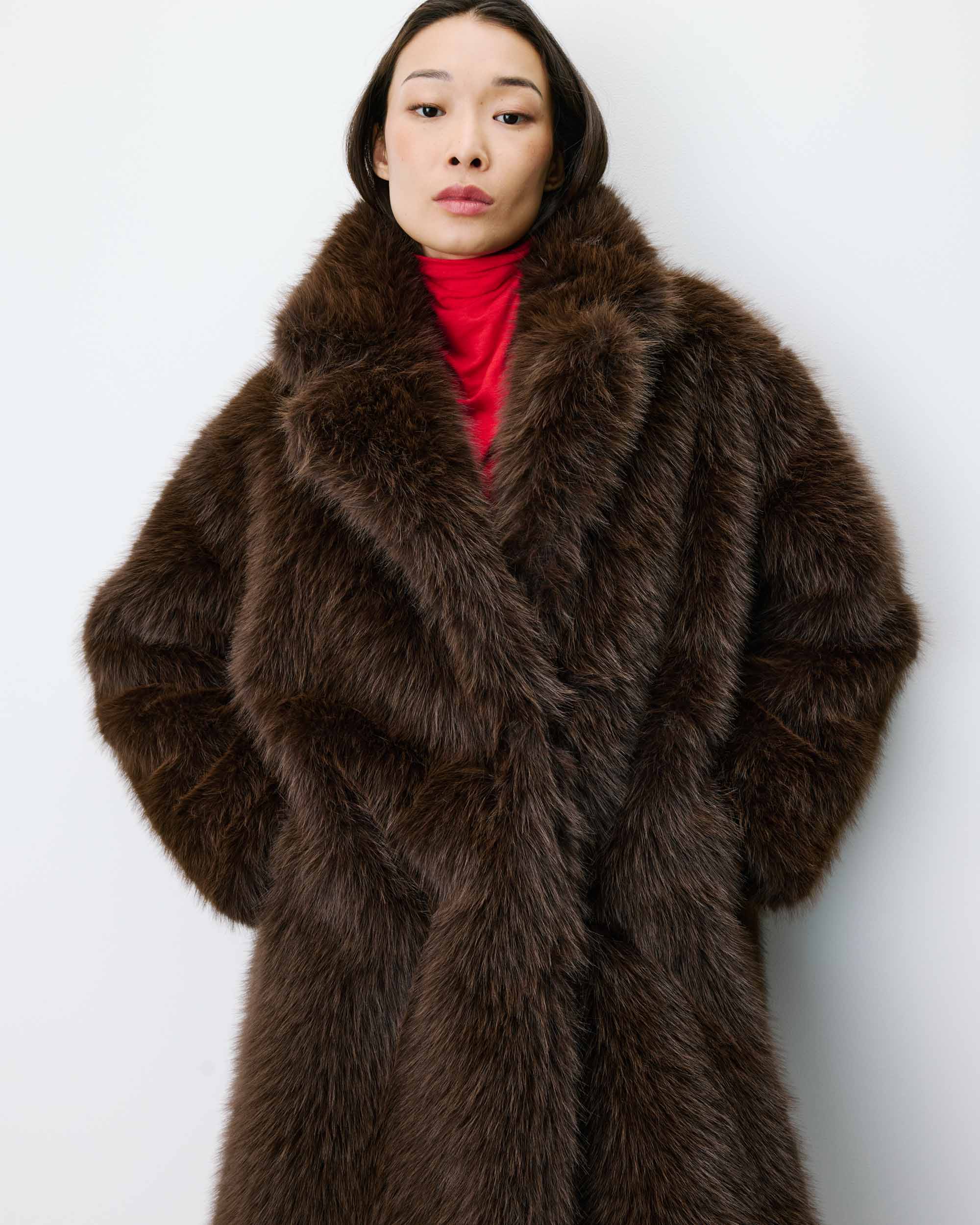 Manteau long oversize en fausse fourrure chocolat Alara