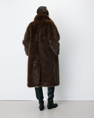 Manteau long oversize en fausse fourrure chocolat Alara
