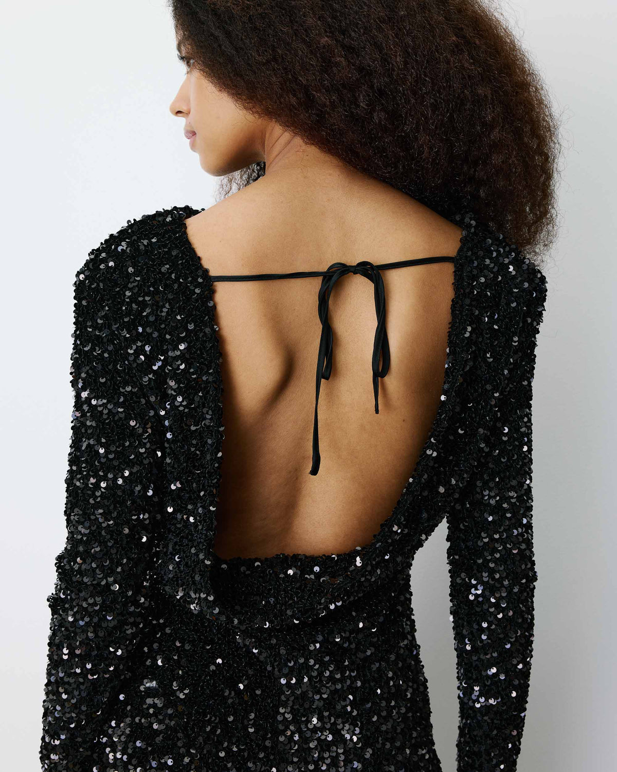 Robe fourreau courte à sequins dos nu noir Bahia