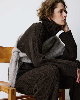 Knitted triangle scarf taupe Bonnie