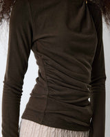 T-shirt drapé près du corps à boucle dorée chocolat Bijou