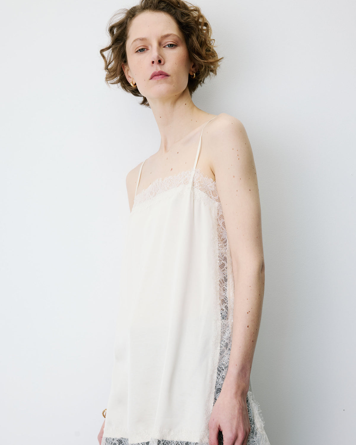 Square-neck lace-trim satin cami ecru Blossom