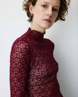 Top en dentelle ajusté manches longues cherry Blake