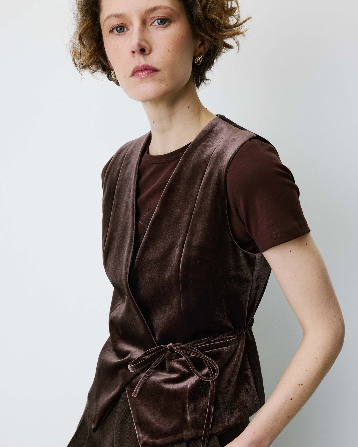 Tie-front velvet waistcoat chocolat Benny